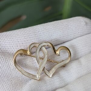 🐦 3 FOR $35! 🐦Signed DORLAN Vintage Double Heart Brooch | Gold Tone Enamel